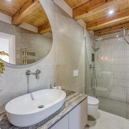 Batolini Villa Sumber